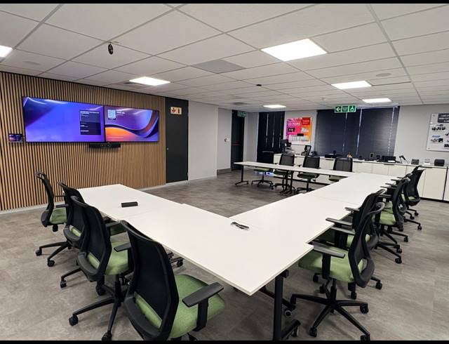 1,332M² OFFICE TO LET IN VORNA VALLEY